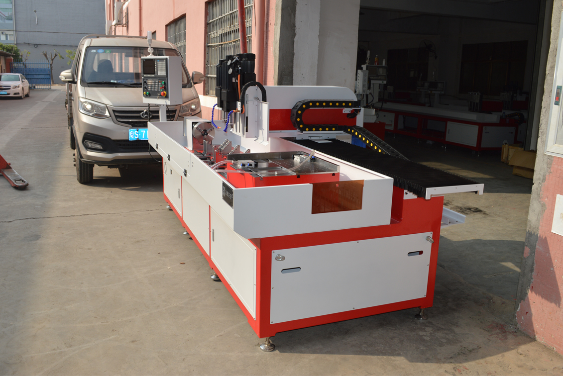 自動鉆孔攻絲一體機撞刀的原因和解決方案